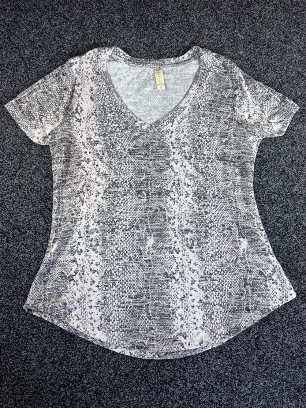 Altar’d state gray white animal print v neck